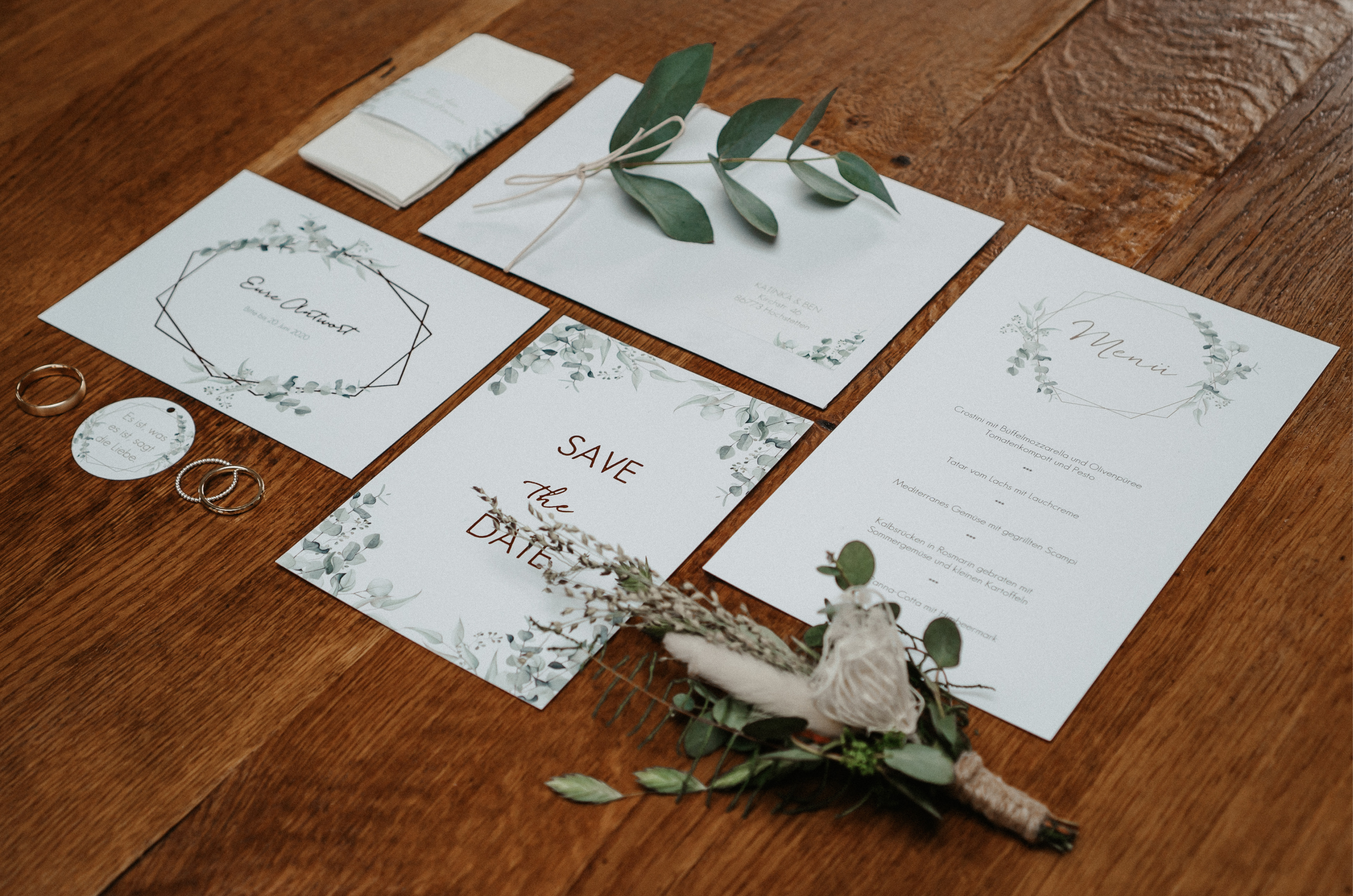 Hochzeitspapeterie "Soft Greenery" mit Eukalyptus-Illustrationen.
