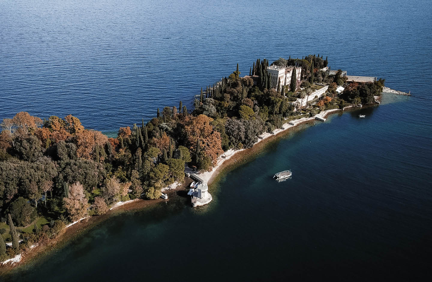 Luftbild der Isola del Garda
