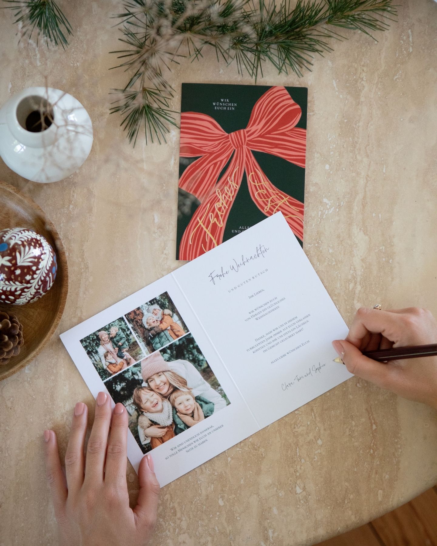 Weihnachtswünsche auf stilvoll gedruckter Weihnachtskart
