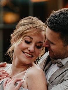 Verliebtes Hochzeitspaar 