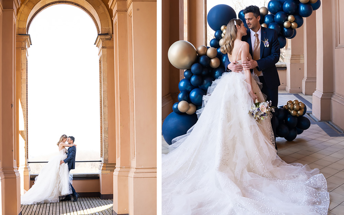 Das Hochzeitspaar bestehend aus Braut und Bräutigam posieren vor der Location für Fotos und schauen sich dabei verliebt und glücklich an.