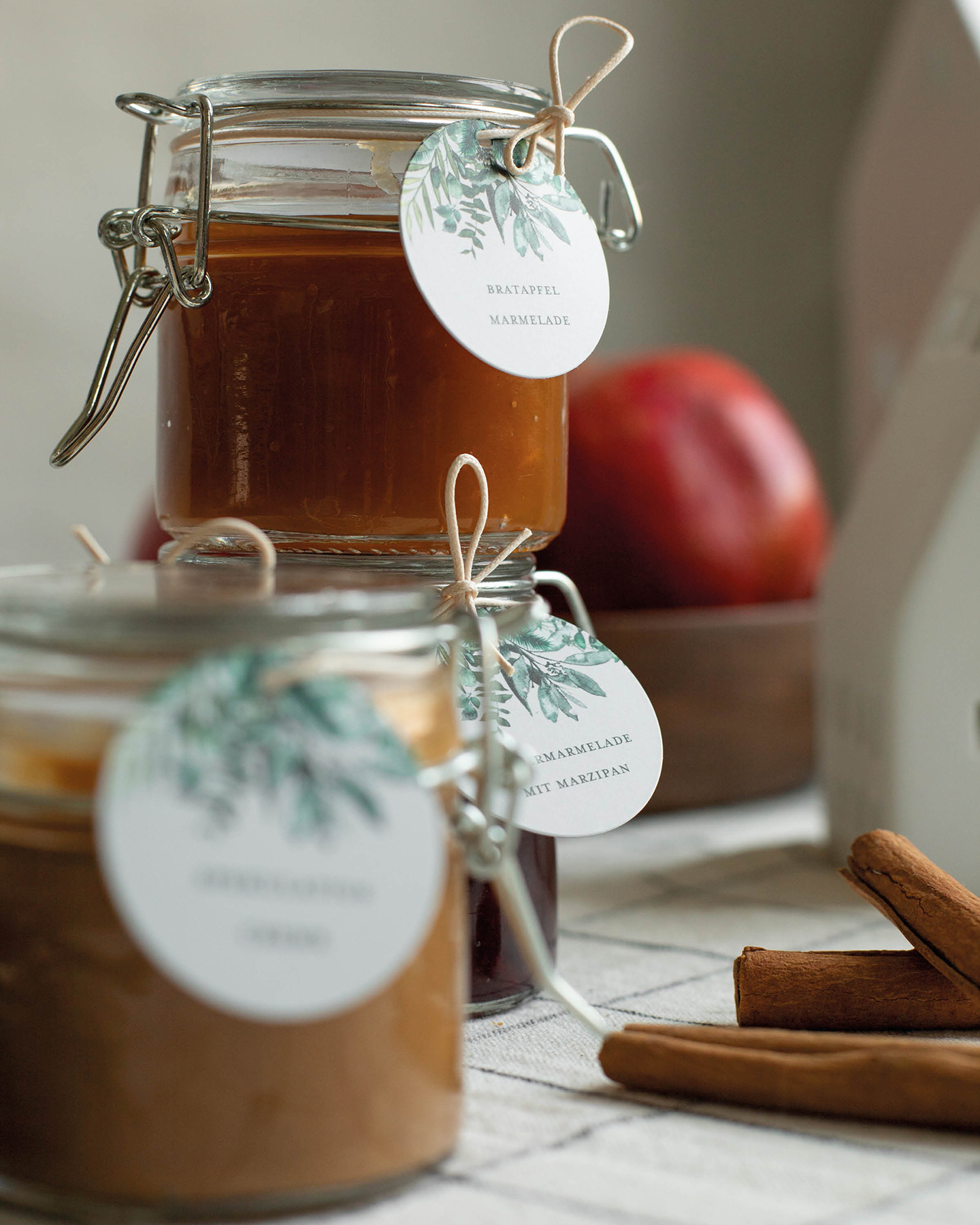 Last Minute DIY Weihnachten: 3 leckere weihnachtliche Rezepte in kleinen Gläsern abgefüllt.