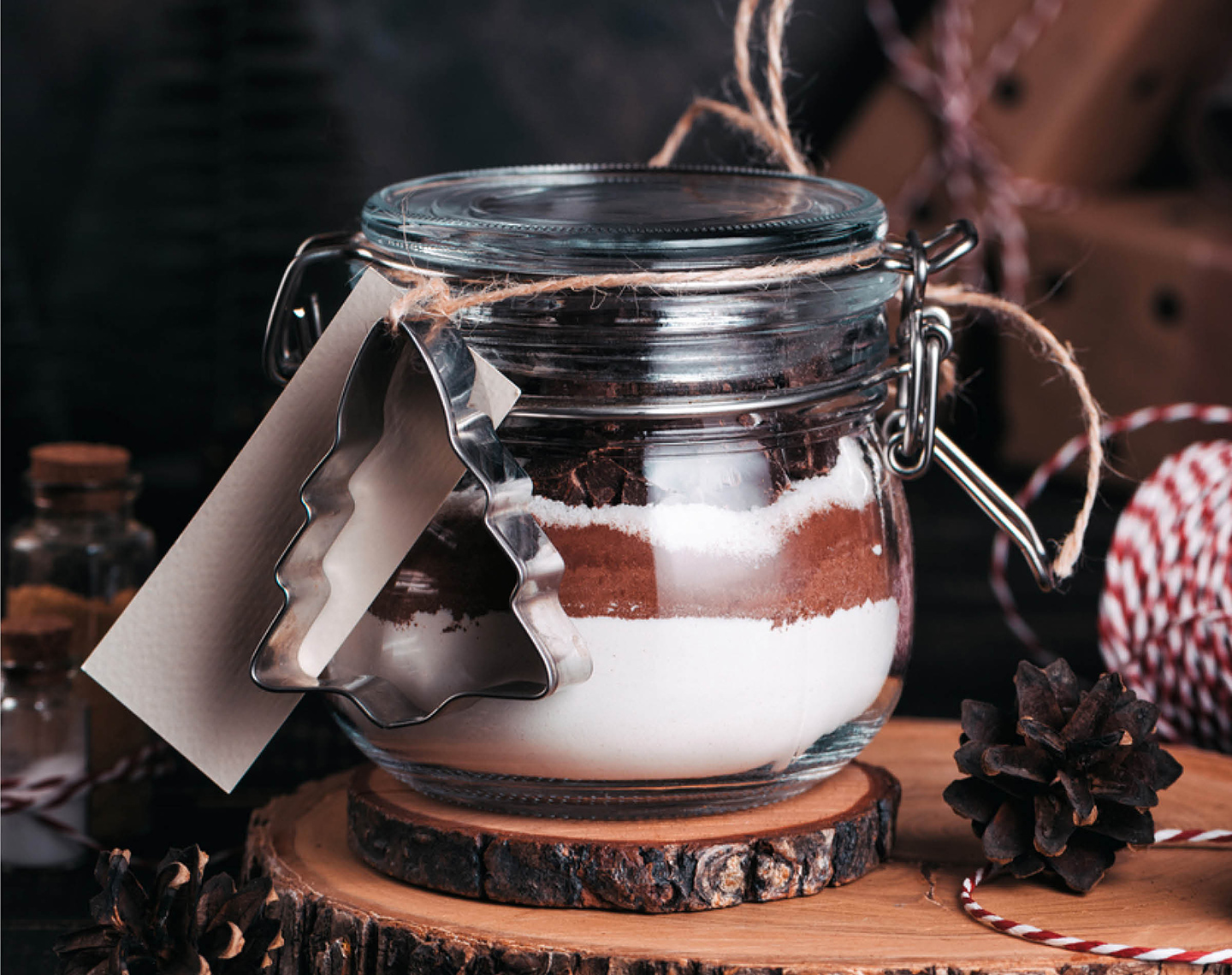 Mischung für Schokoladenkuchen im Glas.