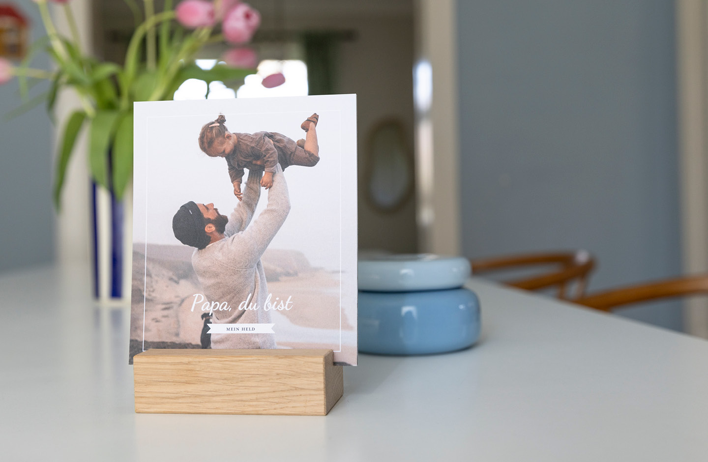 Retro Bilder mit Fotos von aus dem Familienalltag von Vater und Söhnen als Geschenkidee platziert. 